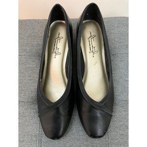 Soft Style Black Slip On Shoes Size 7